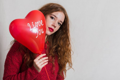 6 TANDA LOVE BOMBING DALAM HUBUNGAN