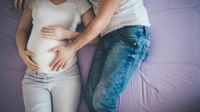 Mengenal Couvade syndrome pada Suami Saat Istri Hamil