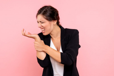 SIMAK GEJALA CARPAL TUNNEL SYNDROME, SALAH SATUNYA SERING KESEMUTAN DI TANGAN