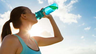 Coba Tips Berikut Ini Biar Anda Rutin Minum Air