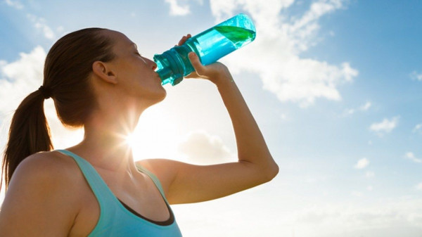 Coba Tips Berikut Ini Biar Anda Rutin Minum Air