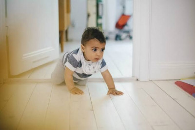 Cara Menstimulasi Bayi Untuk Merangkak