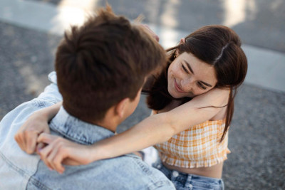 6 CARA MEMBEDAKAN ANTARA CINTA DENGAN OBSESI