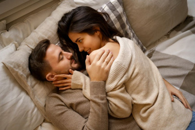 8 TIPS FOREPLAY BERGAIRAH TINGKATKAN KEMESRAAN PASUTRI, SIMAK YUK!