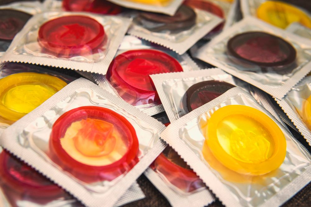 kondom, kondom beraroma adalah, kondom yang bagus, bahaya kondom beraroma, penetrasi, hubungan seksual, vagina, penis, kondom wanita, kondom berasa, seks oral, yesdok