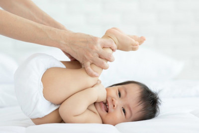 6 ARTI WARNA FESES BAYI, MOM WAJIB TAHU!
