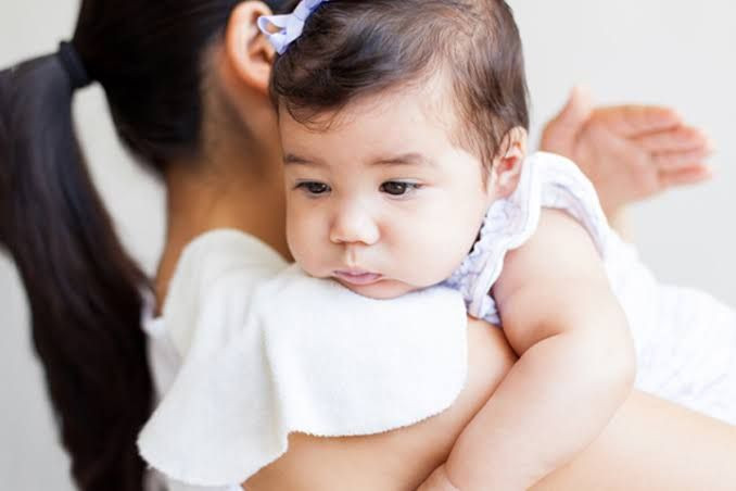 Perut bayi bunyi saat menyusu