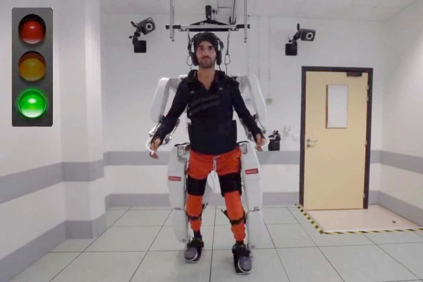 Robot Ini Bisa Membantu Manusia Berjalan Melalui Kekuatan Pikiran