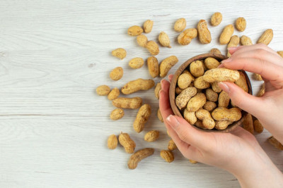 MAKAN KACANG JADI BIKIN JERAWATAN, MITOS ATAU FAKTA?
