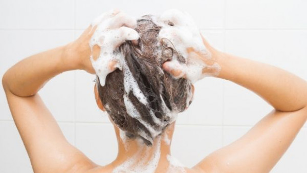 Penyebab Rambut Kering dan Cara Mengatasinya