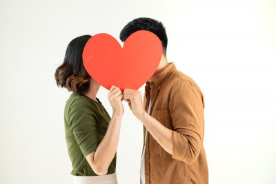 INI 8 TANDA SAAT SEDANG JATUH CINTA DALAM PSIKOLOGI!