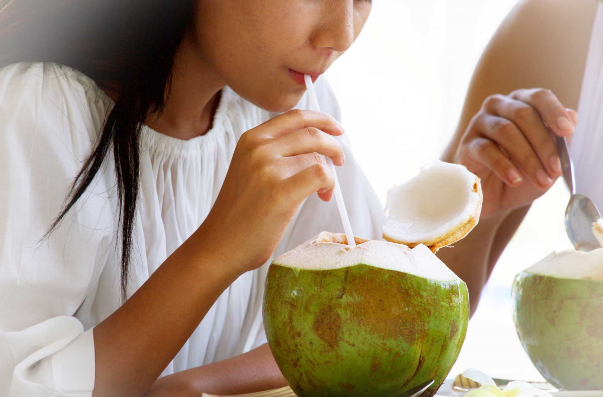 Ini Manfaat Sehat Minum Air Kelapa YesDok