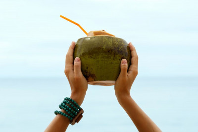 5 MANFAAT MINUM AIR KELAPA SAAT BERPUASA