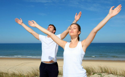 Yoga Memberikan Efek Positif dalam Hubungan Percintaan