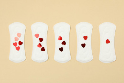 WANITA WAJIB TAHU! KENALI 5 JENIS WARNA DARAH MENSTRUASI YUK
