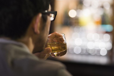 Risiko Kesehatan Mengonsumsi Alkohol Berlebihan