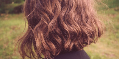 Perlukah Memakai Tabir Surya untuk Rambut?
