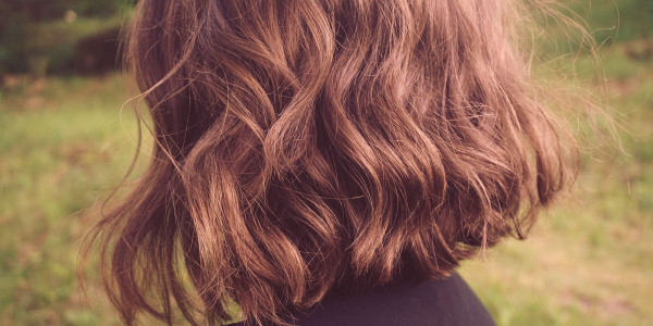 Perlukah Memakai Tabir Surya untuk Rambut?