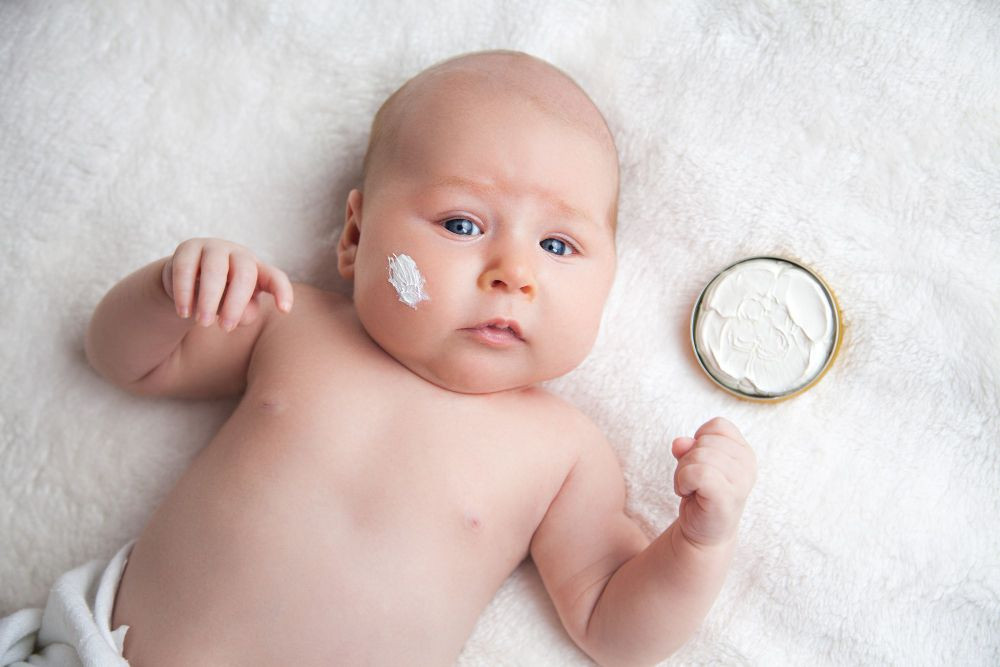 skin care bayi, keuntungan skin care untuk bayi, perawatan bayi baru lahir, cara merawat kulit bayi  usia 0 6 bulan, perawatan wajah bayi, perawatan kulit bayi, bayi newborn, yesdok, 