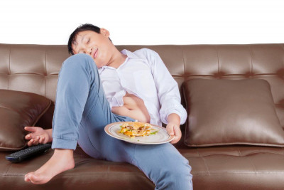 5 PENYEBAB NGANTUK SETELAH MAKAN