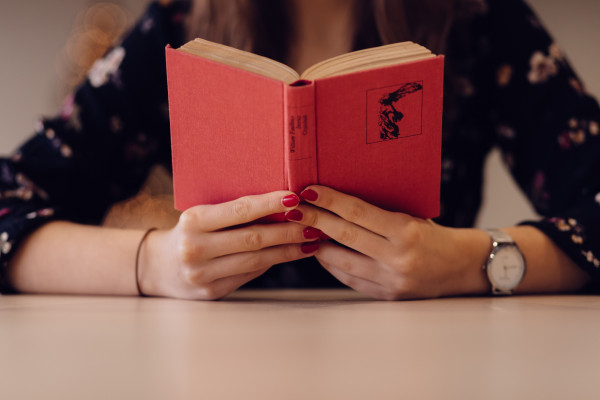 Tidak Hanya Kaya Informasi, Baca Buku Juga Sehat Loh!