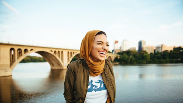 Ini Cara Terbaik Merawat Rambut yang Tertutup Hijab