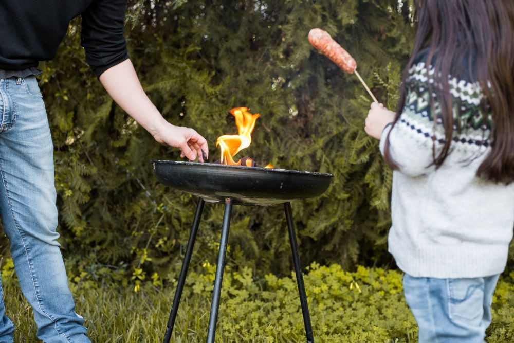 bakar daging dengan arang, memanggang daging, tahun baruan, ngegrill, arang, yesdok, videocalldokter, konsultasi, 24jam