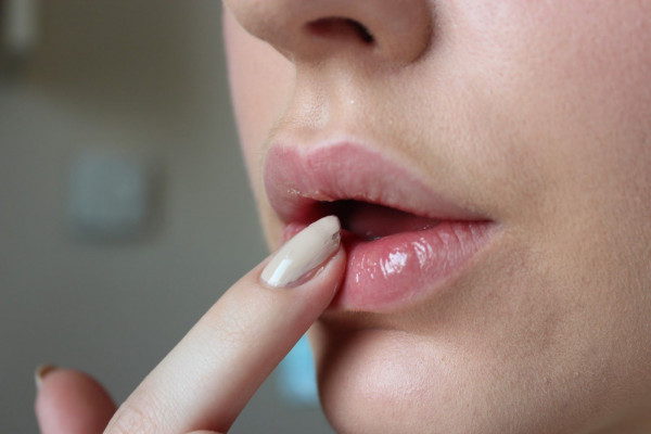 Atasi Bibir Gelap dengan Khasiat Lemon