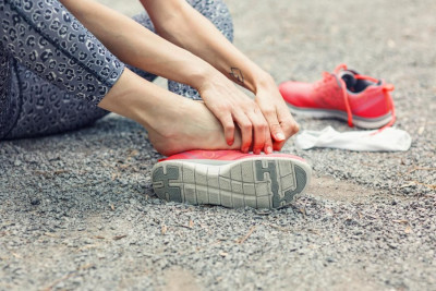 Singkirkan Nyeri di Kaki dengan Cara Ini!