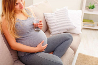 Seberapa Penting Minum Air Putih pada Ibu Hamil?