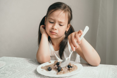 ANAK SELALU PILIH-PILIH MAKANAN (PICKY EATER), ADAKAH SOLUSINYA?