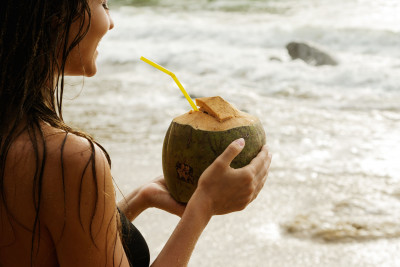 EMANG IYA AIR KELAPA BISA TURUNIN BB? SIMAK MANFAATNYA YUK
