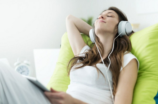 Mendengarkan Musik Terlalu Keras bisa Sebabkan Sakit Kepala
