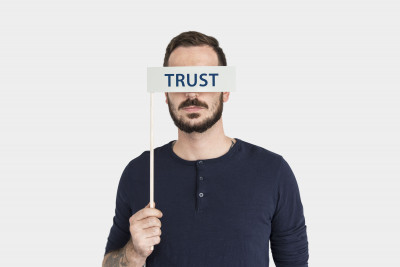 MERASA TAKUT UNTUK BERKOMITMEN, KENALI TANDA-TANDA MENGIDAP TRUST ISSUE