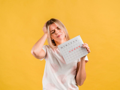 KENAPA SERING TELAT MENSTRUASI? SIMAK 5 PENYEBABNYA YUK