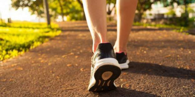 Berjalan Setelah Makan Bisa Percepat Pembakaran Kalori