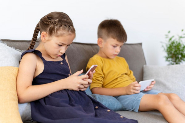 brainrot, brainrot pada anak, dampak gadget pada anak, dampak gadget, anak, cara mengatasi brainrot, yesdok, konsultasi, videocalldokter, 24jam