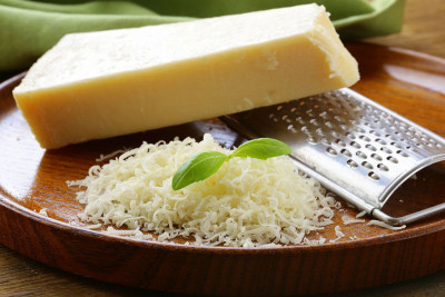 Beragam Manfaat Keju Parmesan, Tapi Awas Jangan Berlebihan!