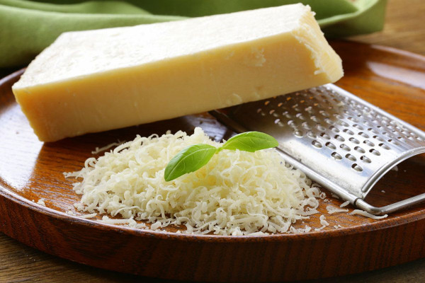 Beragam Manfaat Keju Parmesan, Tapi Awas Jangan Berlebihan!