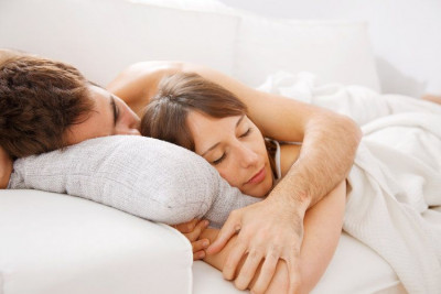 Sering Nyeri Saat Bercinta? Cobalah Posisi Ini Untuk Meredakan Sakitnya