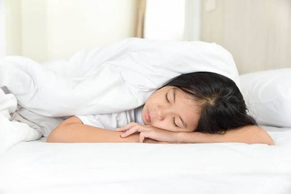 Tidur Tengkurap Ternayata Berbahaya Bagi Kesehatan