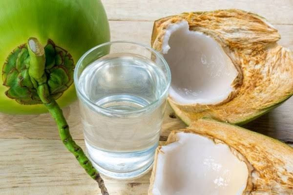Manfaat Rutin Konsumsi Air Kelapa