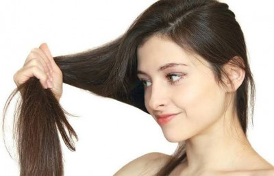 Haruskah Mencuci Rambut Setelah Berenang?