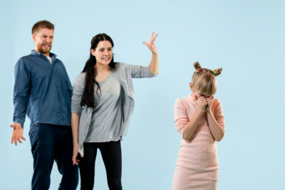 SIMAK JENIS-JENIS TOXIC PARENTS, BERDAMPAK BURUK BAGI PSIKIS ANAK!