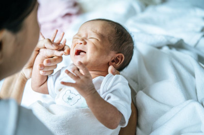 7 ISYARAT TANGISAN BAYI, MOMS WAJIB TAHU YUK