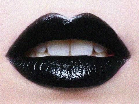 6 Penyebab Bibir Anda Menghitam