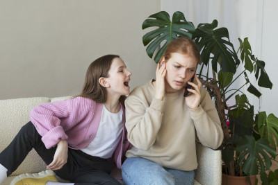 JANGAN KELIRU MOMS, SIMAK BEDANYA ADHD DENGAN ANAK YANG AKTIF