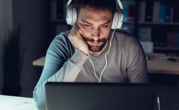Awas, Jangan Suka Mendengarkan Musik Terlalu Keras!