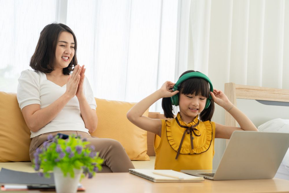 bilingual adalah, manfaat bilingual pada anak, pentingnya bilingual, kemampuan berbahasa asing, manfaat berbahasa asing, cara anak belajar bahasa, yesdok