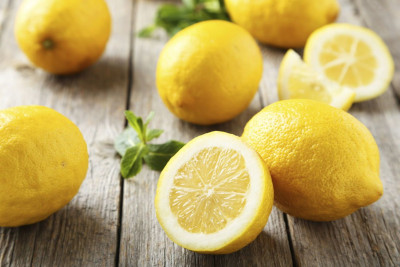 Tak Hanya Kulit, Lemon juga Baik untuk Rambut